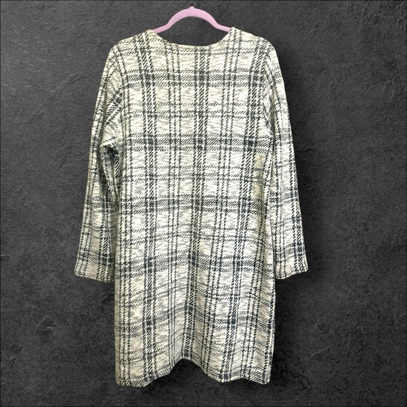 Signature Studio Black and White Plaid Cardigan - Picture 2 of 4